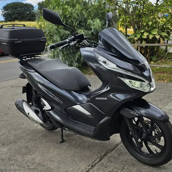 Honda Pcx 150 2023 - Solo 2.400 Km Con Baúl Givi