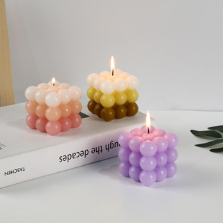 Vela Aromática Con Forma De Cubo De Burbujas For La Entrada Vela Aromática Con Forma De Cubo De Burbujas For La Entrada