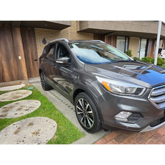 Ford Escape 2.0 Titanium 240 Hp