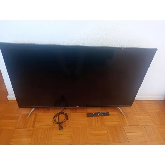Smart Tv 49' Tcl Con La Pantalla Rajada. Para Repuesto.