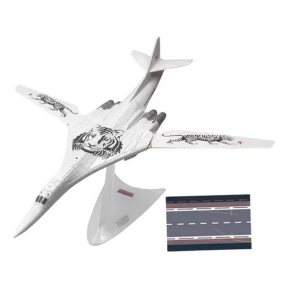 Modelo Del Avión Bombardero Tupolev Tu-160 A Escala 1:200