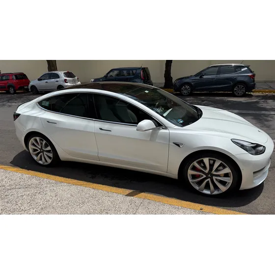 Tesla Modelo 3 Performance