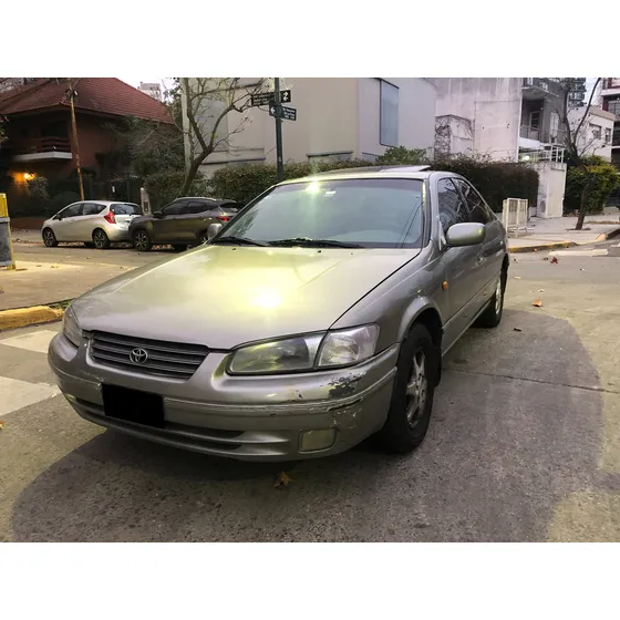 Toyota Camry 2.2 At