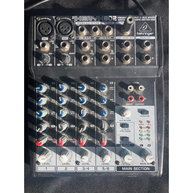 Consola Behringer 802 Xenyx 4 Canales
