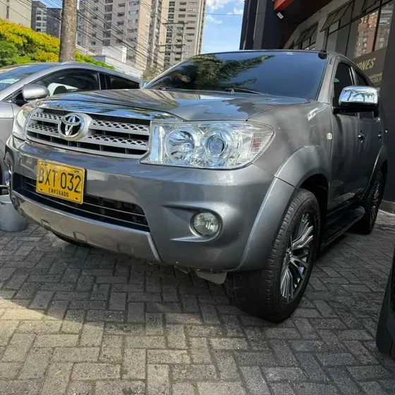 Toyota Fortuner 2011 2.7l 4x2