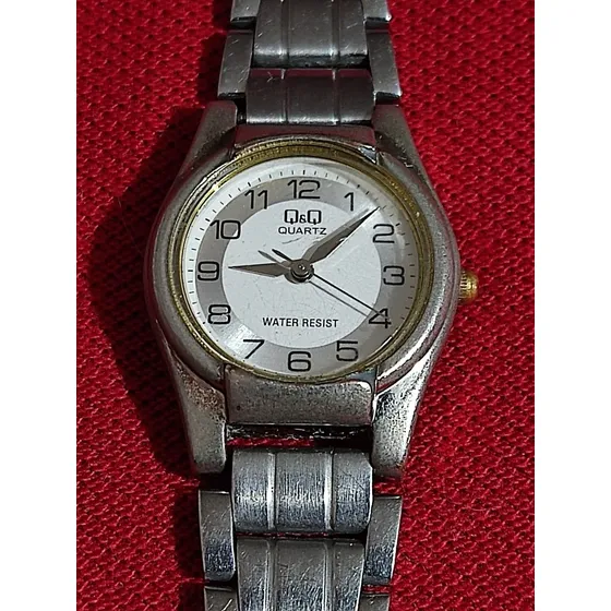 Reloj Q&q Vintage Mujer, Mod. Quartz, Color Plateado.