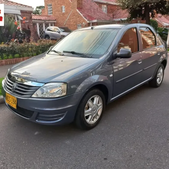 Renault Logan 1.6 Expression usado en Usaquén