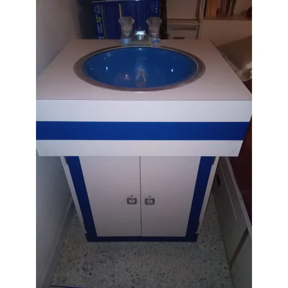 Mueble Para Lavamanos Moderno Con Grifería Y Lavamano