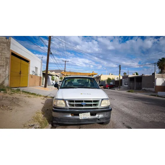 Ford F-150 4.2 Xlt V6 Mt