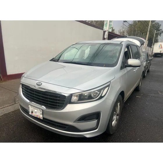 Kia Sedona 3.3 V6 Lx At
