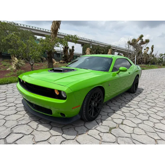 Dodge Challenger 6.4 Scat Pak Shaker Súper Bee