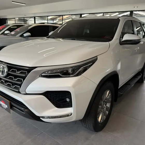 Toyota Fortuner 2024 2.4 Diésel Sr 4x2