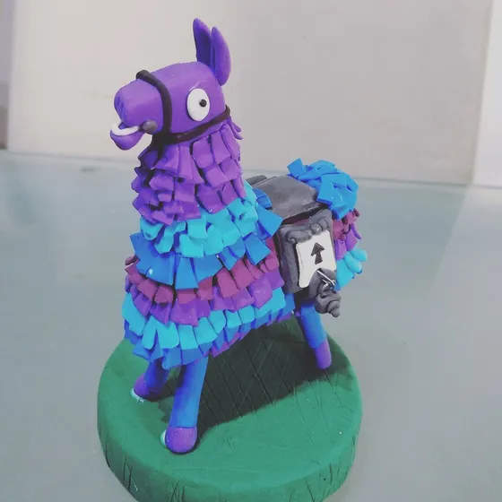 Llama +fortnite Deriva Muñeco