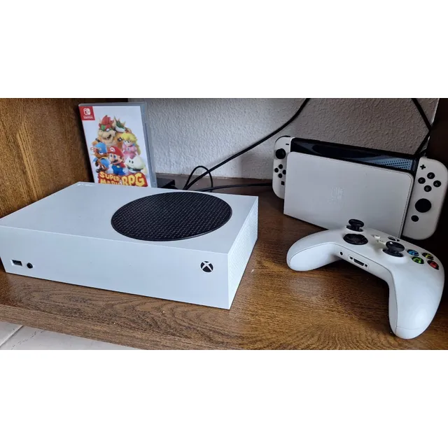 Xbox Series S En Caja + Juego De Regalo