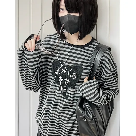 Remera Manga Larga Y2k Color Gris Con Negro- Japones, Kawaii