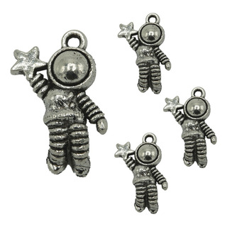 Astronauta Con Estrella Dije Separador 100gr/60pz 20x12mm Astronauta Con Estrella Dije Separador 100gr/60pz 20x12mm
