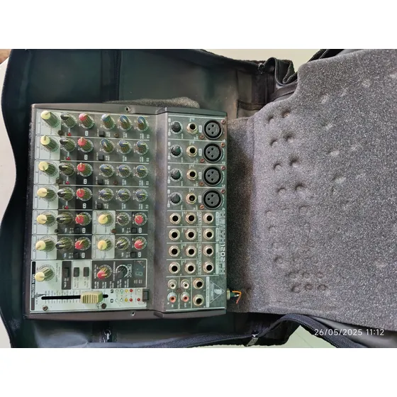 Mesa De Som Behringer Xenyx 1202fx 12 Canais