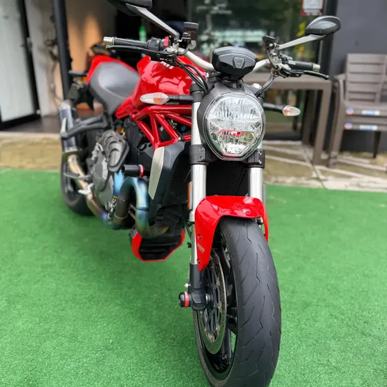 Ducati Monster 1200