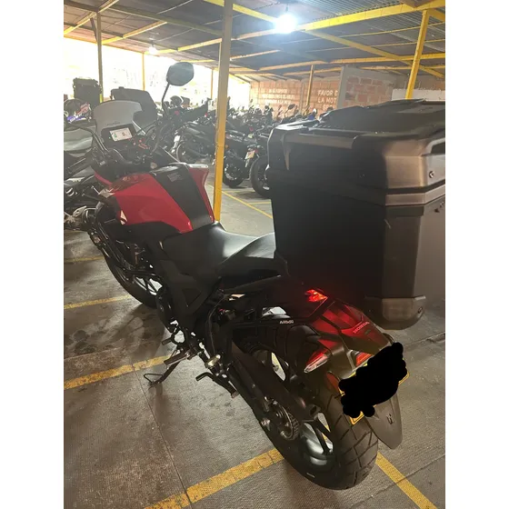 Moto En Perfecto Estado Como Nueva Con Accesorios.