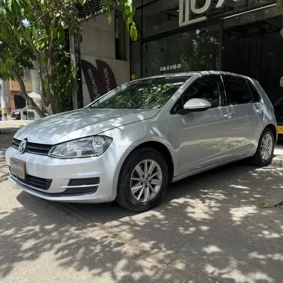 Volkswagen Golf 2015 Trendline Mt 1600cc R15