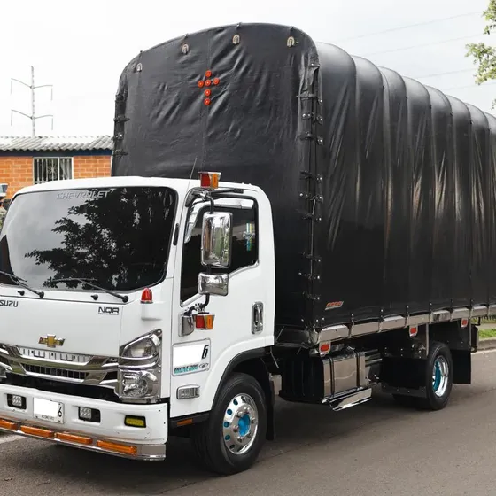 Camión Turbo Chevrolet Nqr Modelo 2021 - Estacas Con Carpa