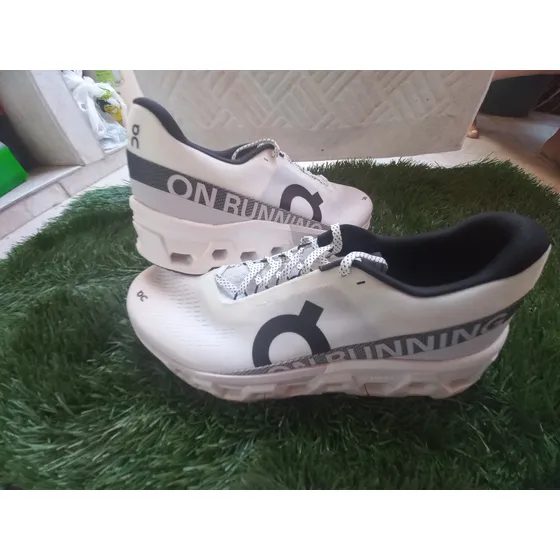 On Cloud  Running Cloud Monster 2 Blan Caballero  Original