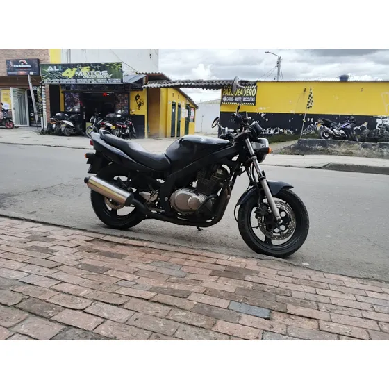 Se Vende Suzuki Gs 500. Papeles Al Día Lista Para Traspaso