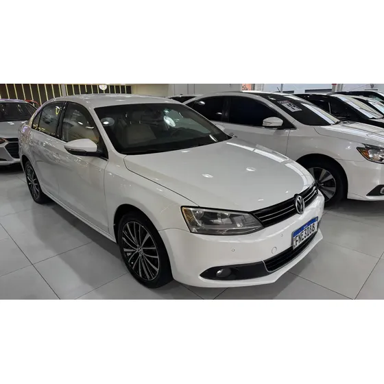 Volkswagen Jetta 2.0 Comfortline Flex 4p Automática