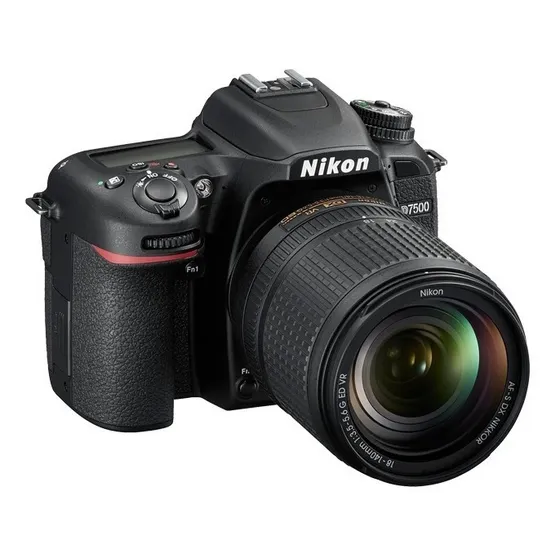 Nikon D7500 + 18-140mm ED VR DSLR color negro