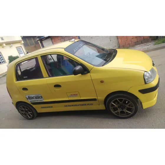 Motor 999cc, 5 Pasajeros, Hatchback, Servicio Público.