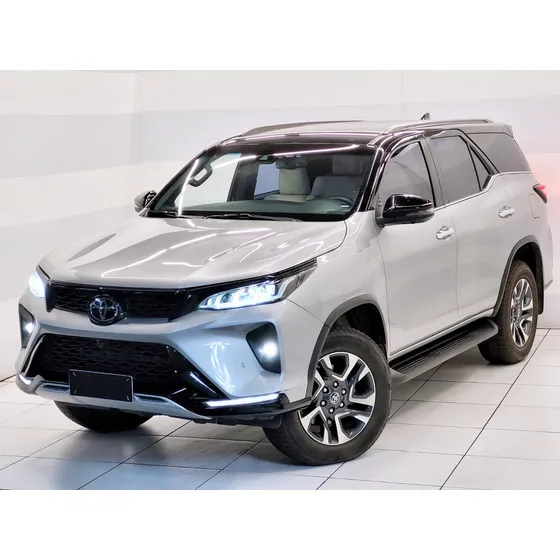Toyota Hilux Sw4 2.8 D-4d Turbo Diesel Diamond 7l 4x4 Automático