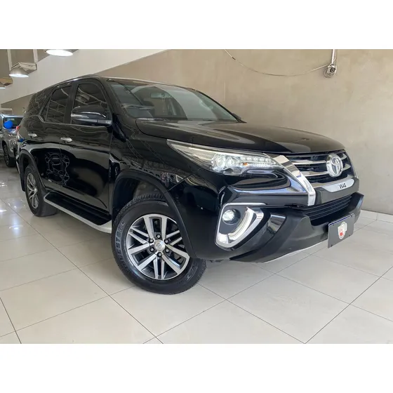 Toyota Hilux Sw4 2.8 Srx 4x4 7 Lugares 16v Turbo Intercooler Diesel 4p Automático