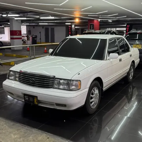 Toyota Crown Royal Saloom 2001 3.0 Super Saloon