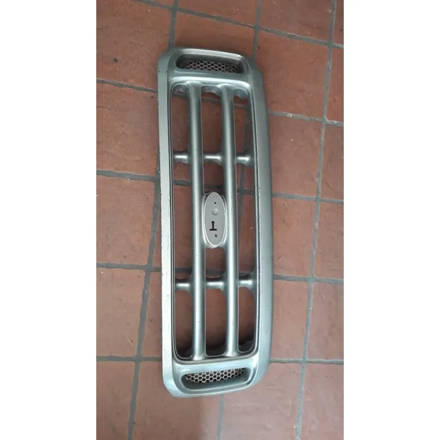 Parrilla Frontal Ford Triton F350 2012 Usada Original