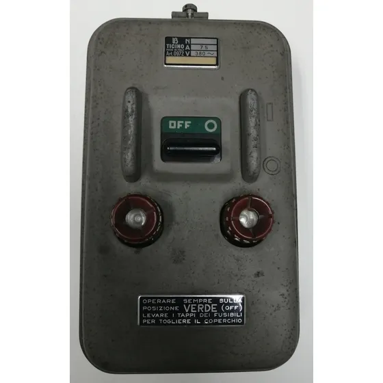 Bticino 0972 Interruptor Bipolar Con Fusible 2-1/2x75a 380v