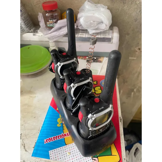 Radio Teléfono Motorola Sin Baterías 3 Und Cargador Base