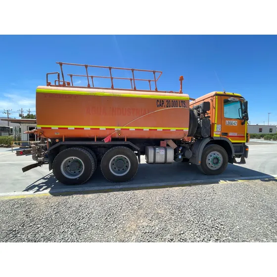 Camión Mercedes Benz Actros 6x4 Con Cisterna De Agua 20 M3