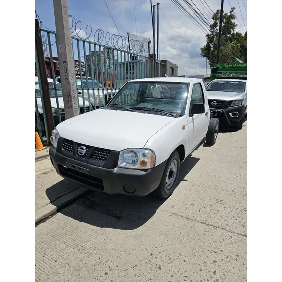 Nissan Np300 2014 2.4 Chasis Dh Mt