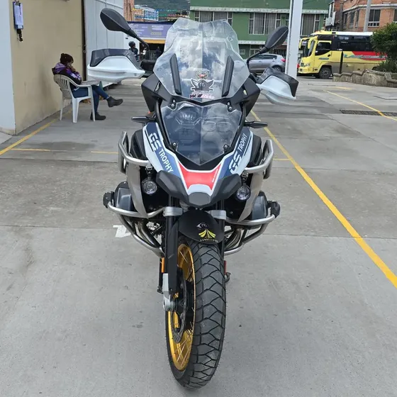 Motocicleta Bmw R 1250 Gs Trophy Modelo 2023,