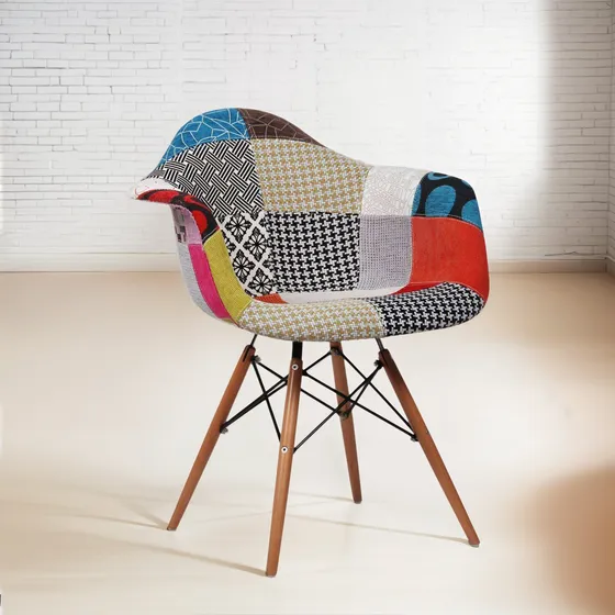 Silla Eames Patchwork Tapizada Con Apoyabrazo