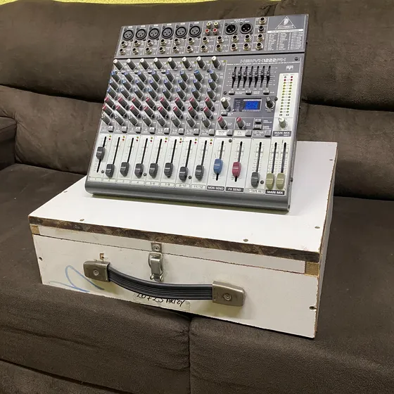Mesa De Som Behringer Xenyx X1222 Fx Com Case