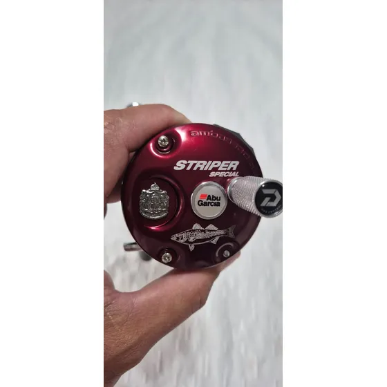 Reel Abu Garcia 6500 C3 Striper Special Mag Full Rojo Derecho