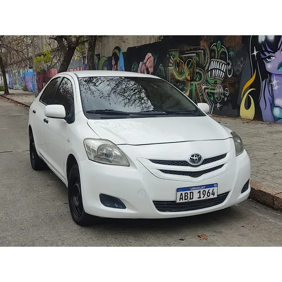 Toyota Yaris 1.5 Sedan Base 5vel Aa Mt