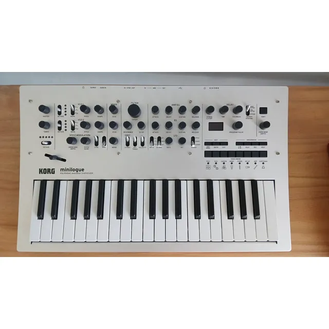 Sintetizador Analógico Korg Minilogue
