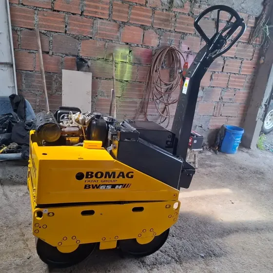 Vibrocompactador Manual Bomag