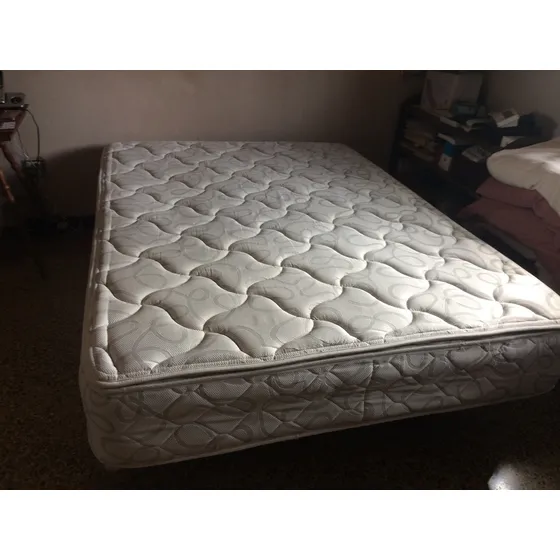 Colchon Y Box - $225