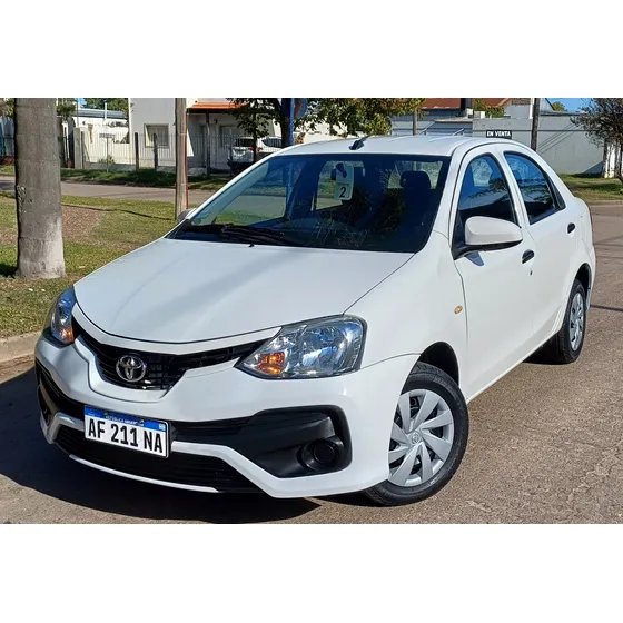 Toyota Etios 1.5 X 6mt 4p. L/18