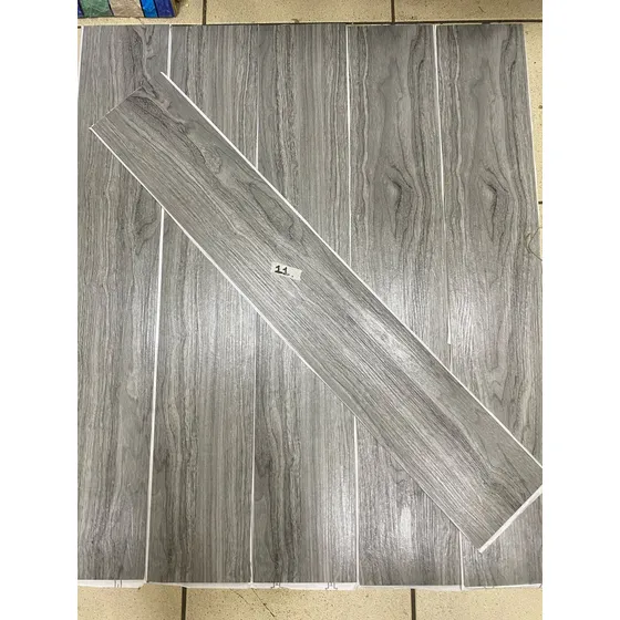Piso Vinilico Autoadhesivo 1 Caja 5m2 Antideslizante 36 Und Gris Imitación Madera Gris Elegante
