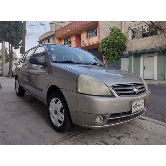 Nissan Platina 1.6 Custom Mt