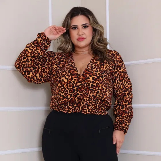 Cropped Transpassada Manga Longa Bufante Decote V Plus Size